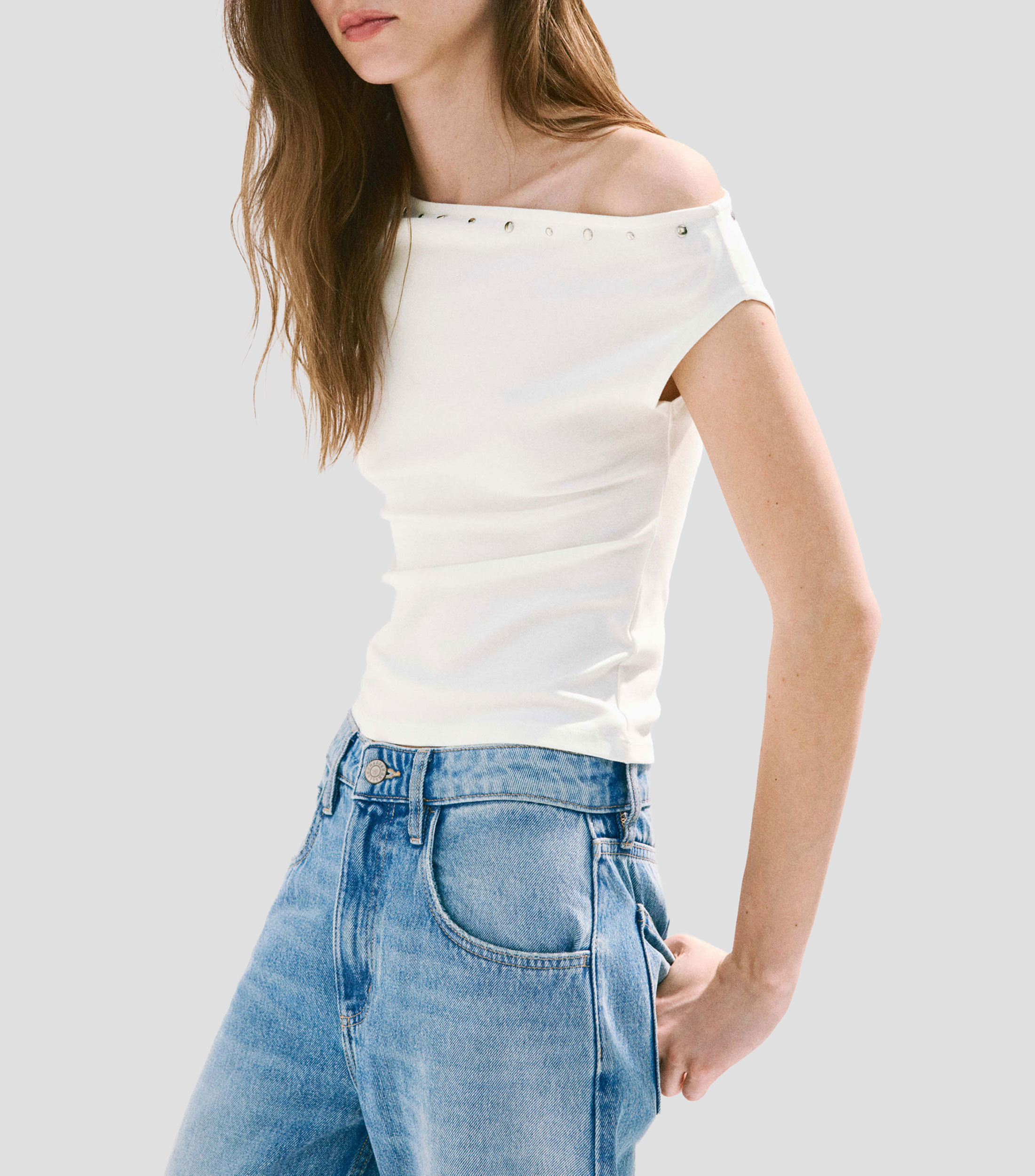 Playera cuello asimétrico manga corta lisa Mujer